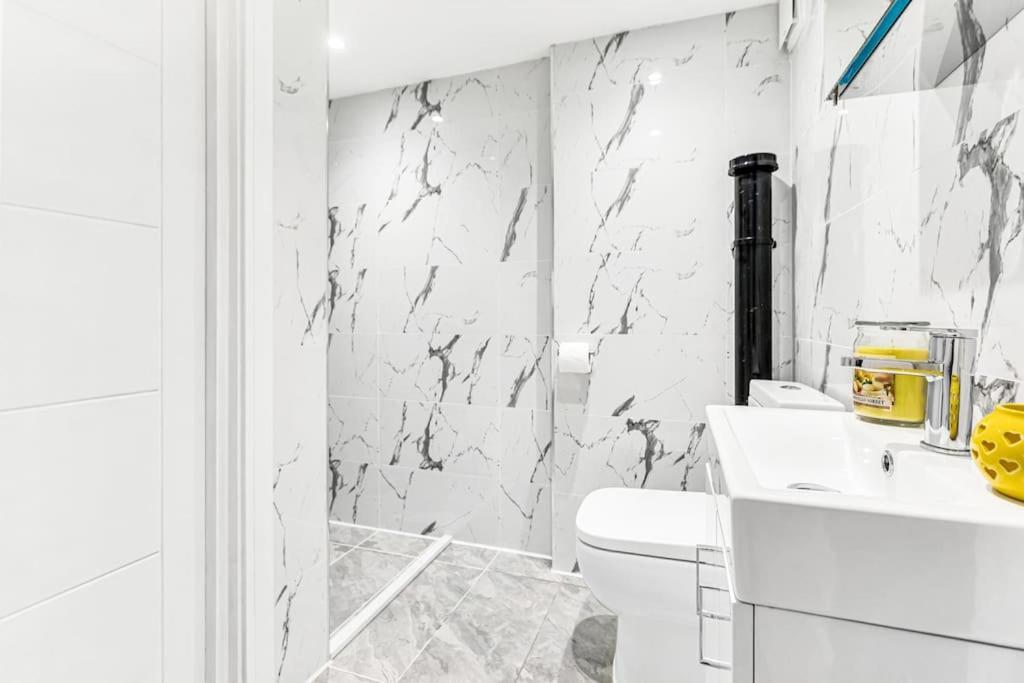 Luxstay Holland Park Apartment With Ac London Ngoại thất bức ảnh